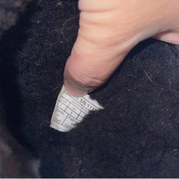 Sequin Embellished Boots Ugg ankle high boots in black leather and fur - Picture 6 of 6